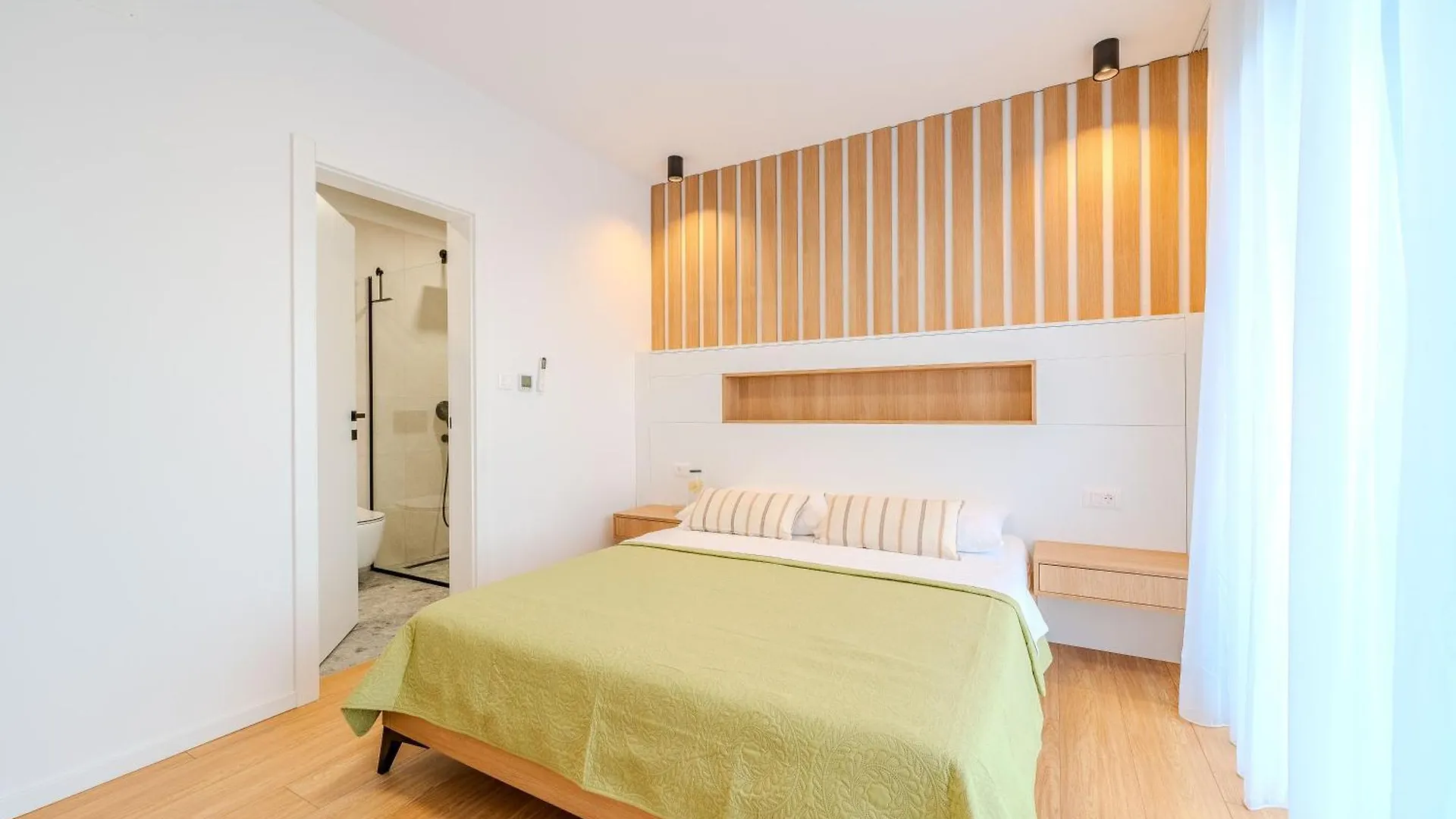 Beachfront Villa Jugo With Seaview Privlaka