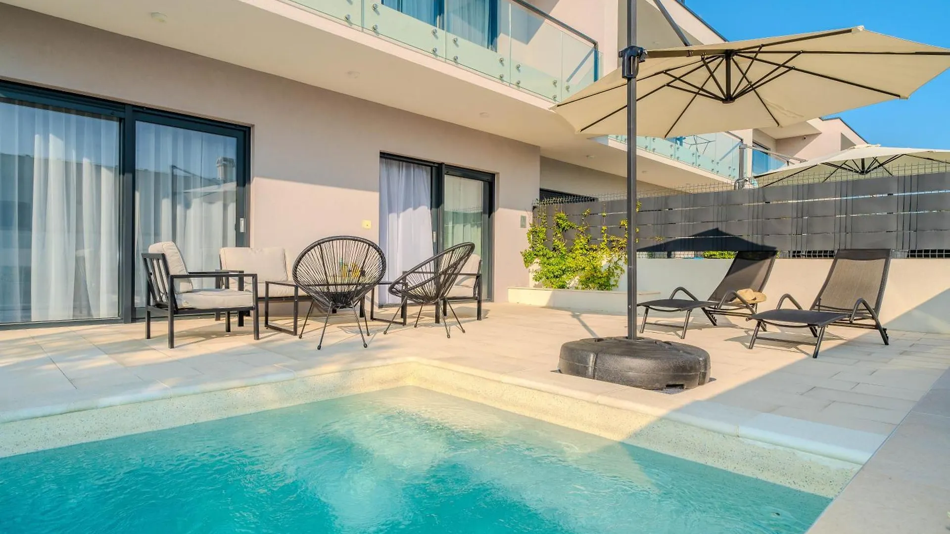 Beachfront Villa Jugo With Seaview Privlaka