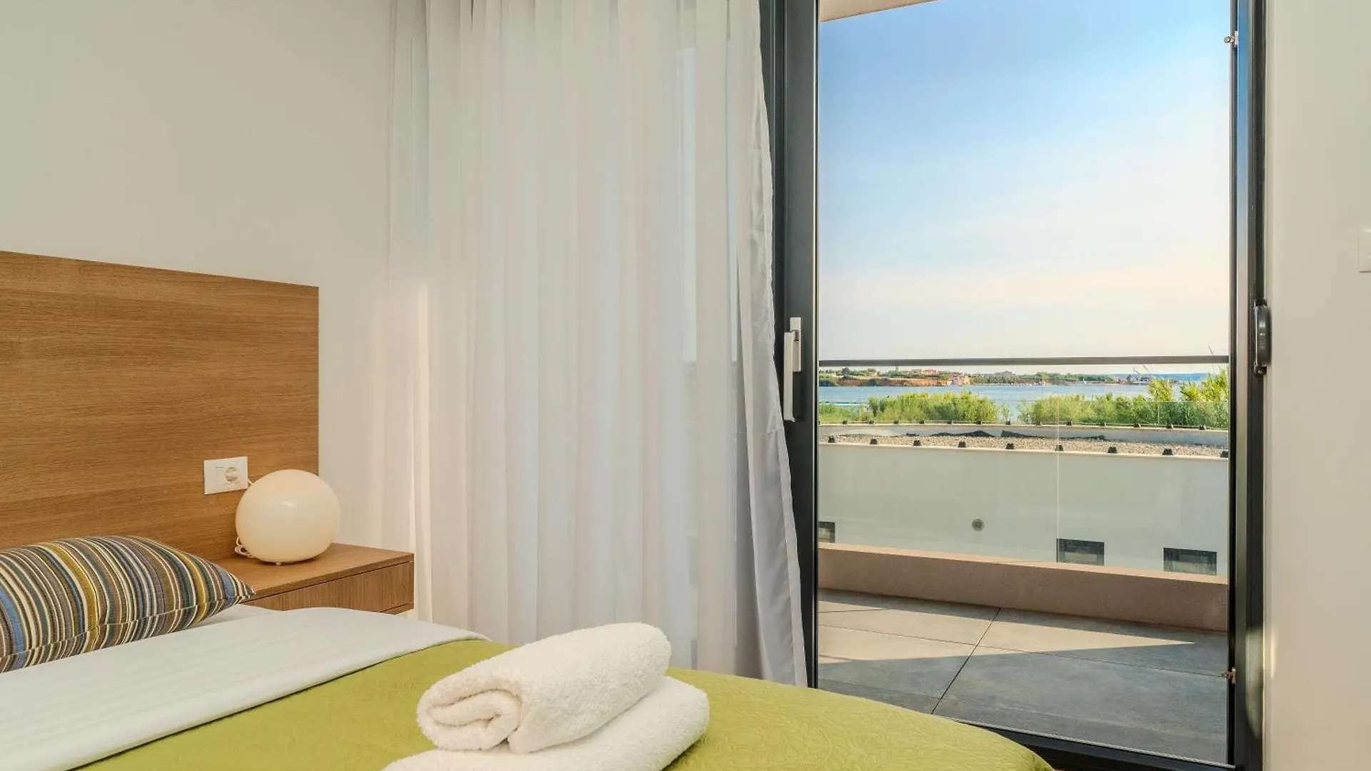 Beachfront Villa Jugo With Seaview Privlaka  0*, Privlaka (Zadar)