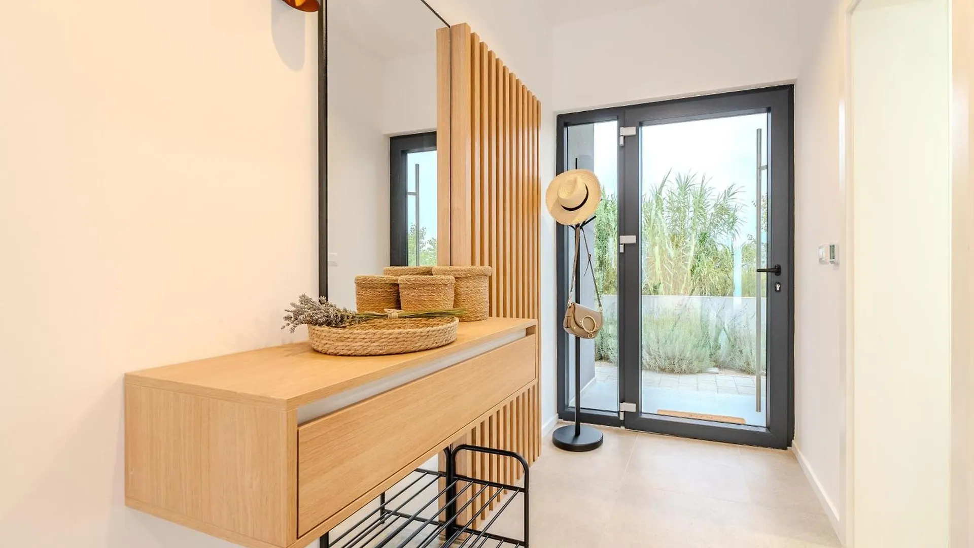 Beachfront Villa Jugo With Seaview Privlaka