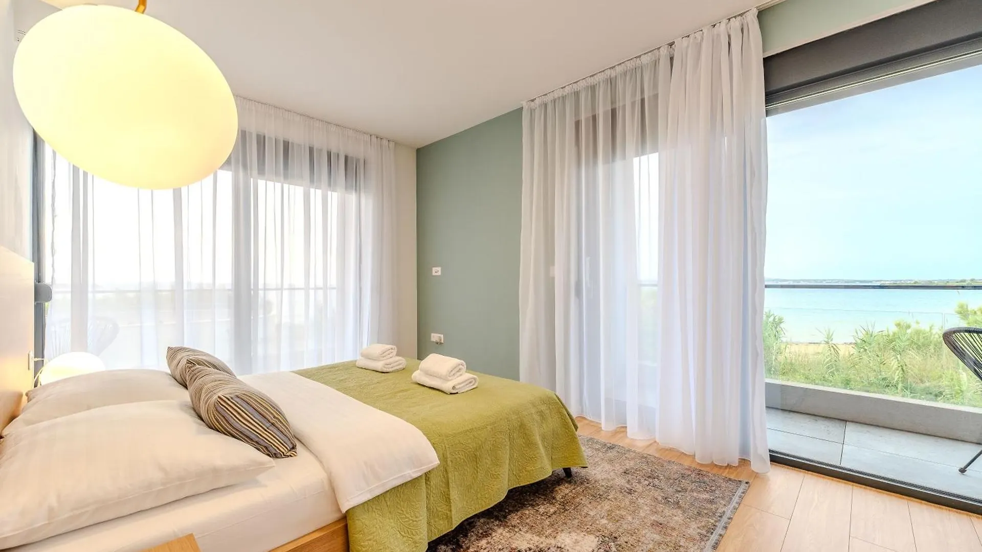 Beachfront Villa Jugo With Seaview Privlaka  Κροατία