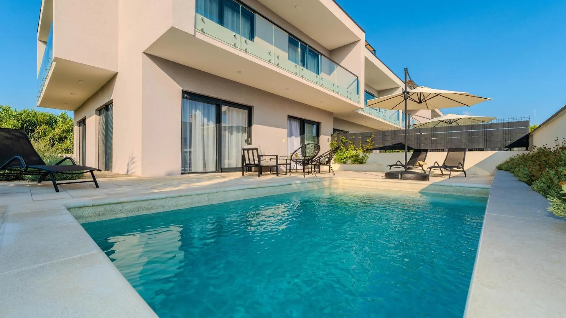 Beachfront Villa Jugo With Seaview Privlaka