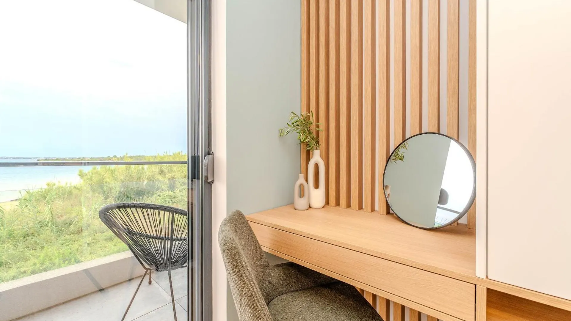 Beachfront Villa Jugo With Seaview Privlaka