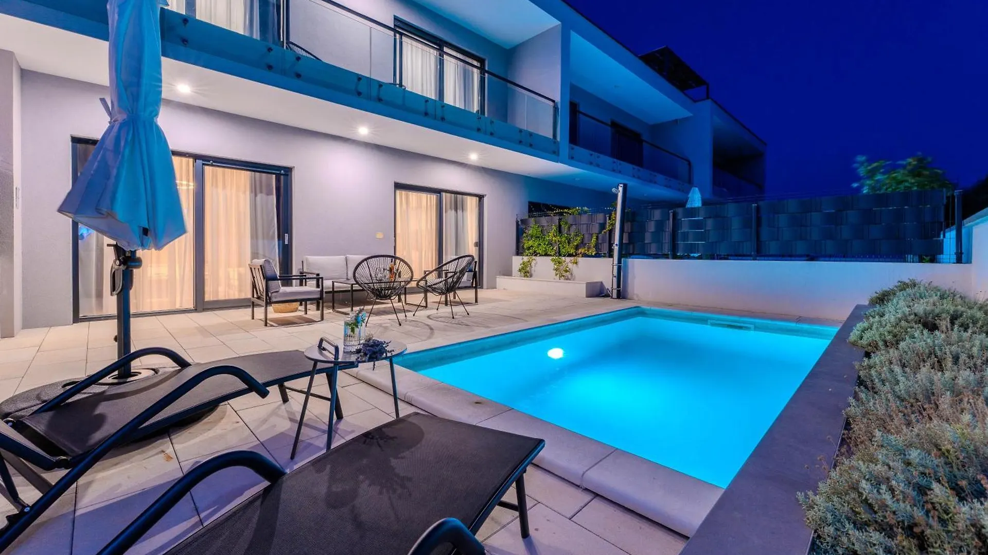 Beachfront Villa Jugo With Seaview Privlaka